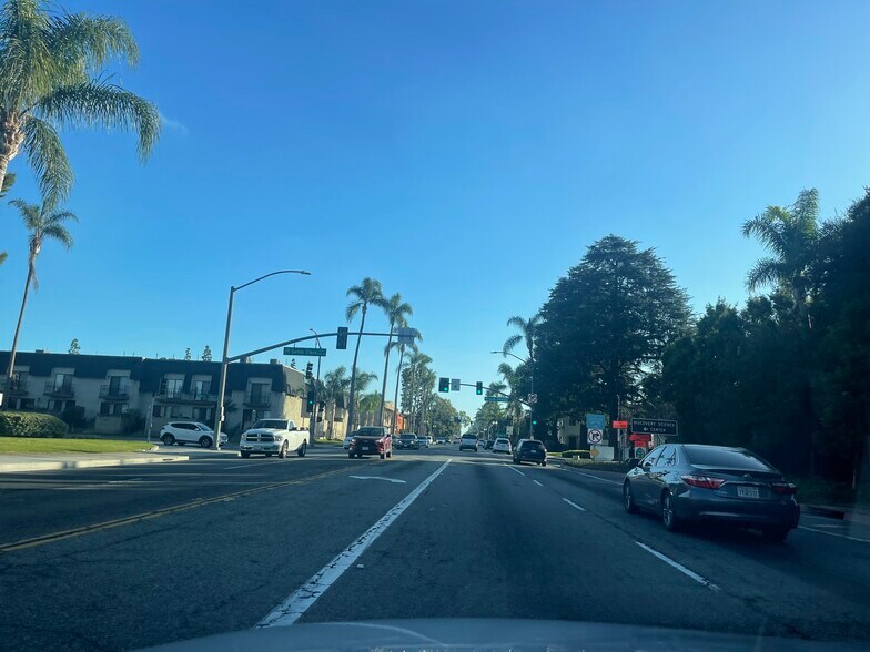 More Photos Of 2107 N Broadway, Santa Ana Loft Creative Space For Sale