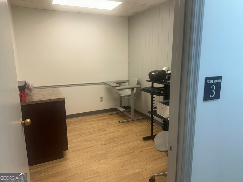 More Photos Of 670 S 8th St, Griffin Medical For Sale