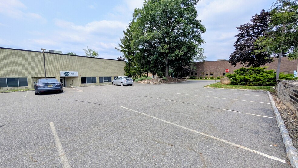 More Photos Of 3 Pearl Ct, Allendale Warehouse For Lease