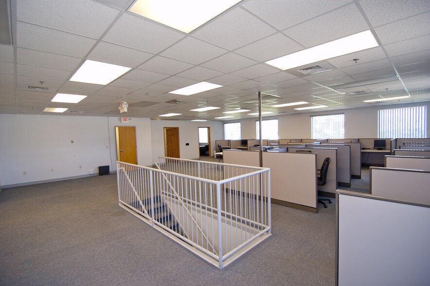 More Photos Of 95-101 Arco Dr, Saint Charles Warehouse For Sale
