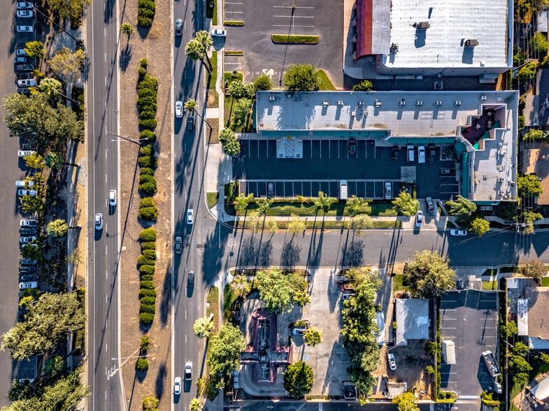 More Photos Of 10759 Magnolia Ave, Riverside Unknown For Lease