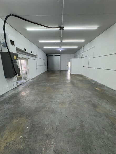 More Photos Of 6854 NW 75th St, Medley Warehouse For Lease