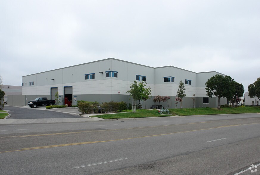 More Photos Of 1601 Fiske Pl, Oxnard Manufacturing For Lease