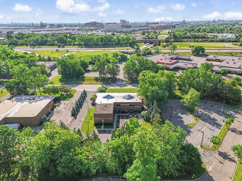 More Photos Of 15360 S Commerce Dr, Dearborn Office For Sale