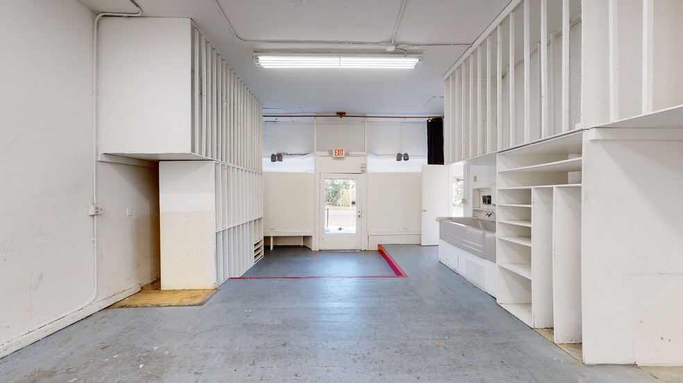 More Photos Of 13031 Montana Ave, Los Angeles Freestanding For Lease