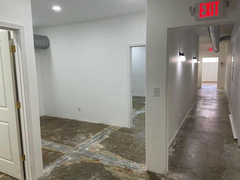 More Photos Of 330 E Oak St, Louisville Office For Sale