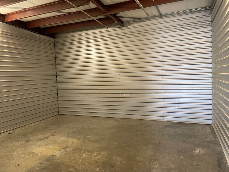 More Photos Of 2870 Gessner Rd, Houston Self Storage For Lease