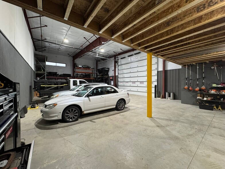 More Photos Of 645 Sandpiper Trl, Cottage Grove Warehouse For Sale