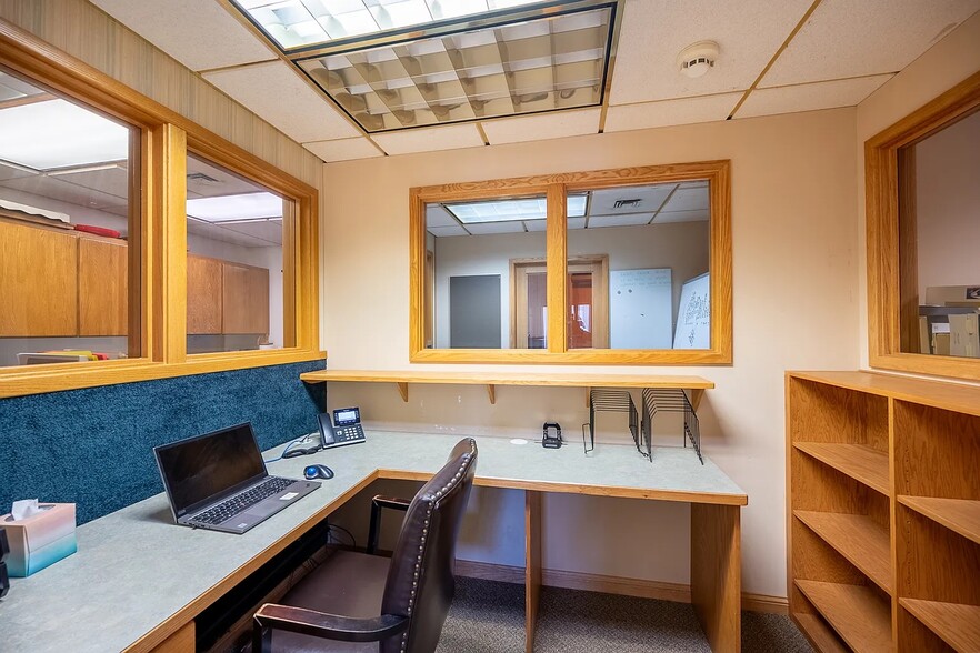 More Photos Of 100 E Broadway Ave, Moses Lake Office For Lease