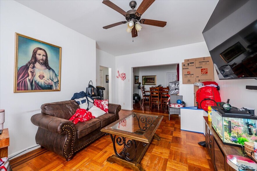 More Photos Of 2918 Bruckner Blvd, Bronx Bar For Sale