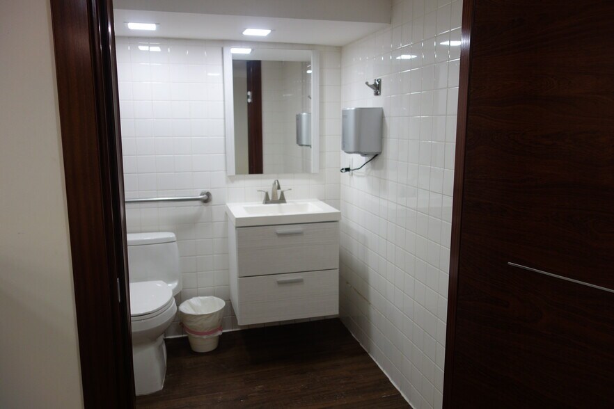 More Photos Of 6433 98th St, Rego Park Healthcare For Lease