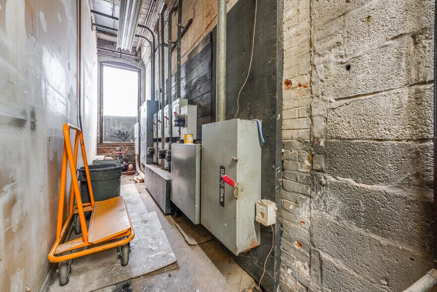 More Photos Of 560 55th St, West New York Manufacturing For Sale