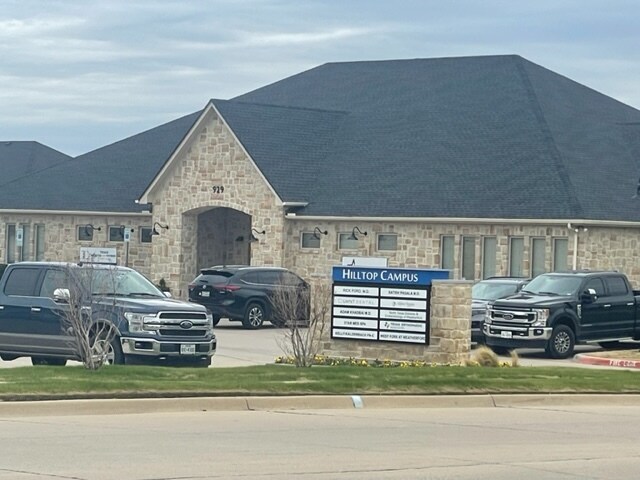 More Photos Of 925 Hilltop Dr, Weatherford Medical For Lease