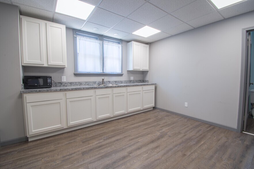More Photos Of 8419 Cleveland Ave NW, North Canton Office Residential For Sale