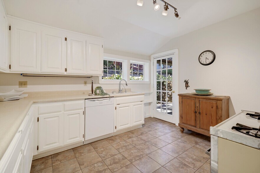 More Photos Of 1423-1425 Foothill, Calistoga Apartments For Sale