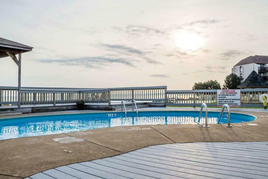 More Photos Of 1723 E Perry St, Port Clinton Hotel For Sale