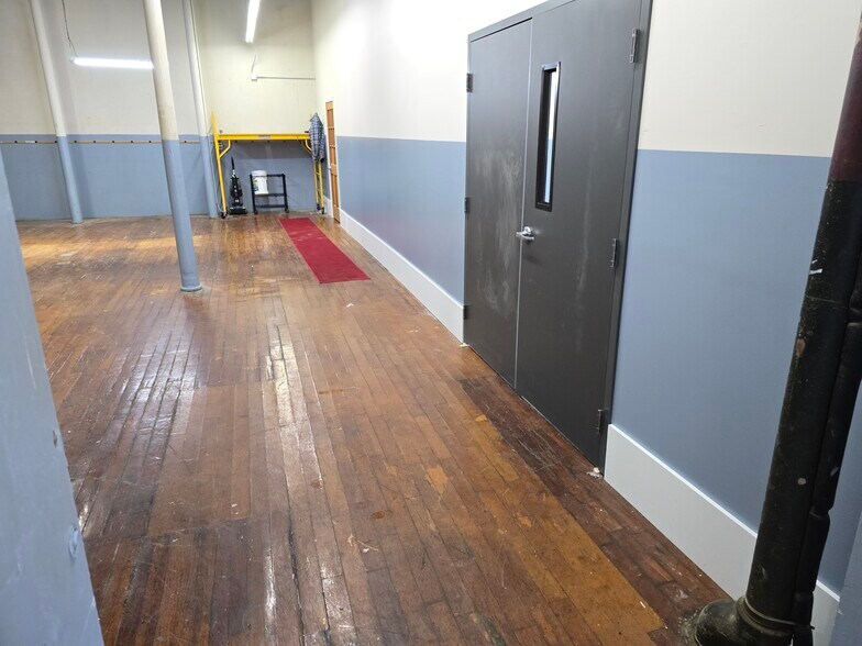 More Photos Of 1 S Main St, Coventry Manufacturing For Lease