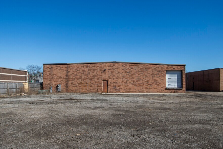 More Photos Of 640 N Heartland Dr, Sugar Grove Manufacturing For Sale