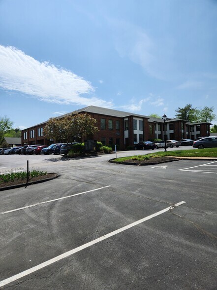 More Photos Of 101-279 Clarkson Executive Park, Ellisville Office For Lease