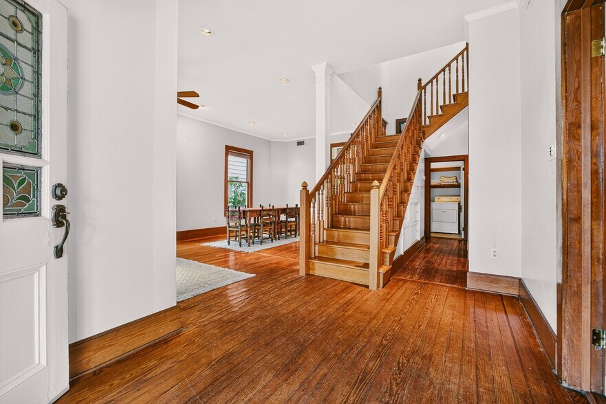 More Photos Of 812 W 10th St, Austin Office For Sale