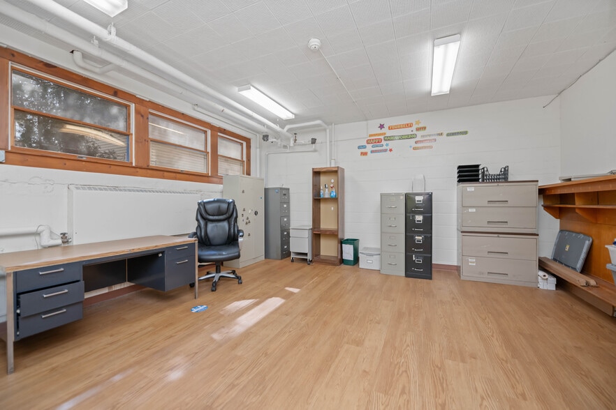 More Photos Of 2889 Culver rd, Rochester Specialty For Sale