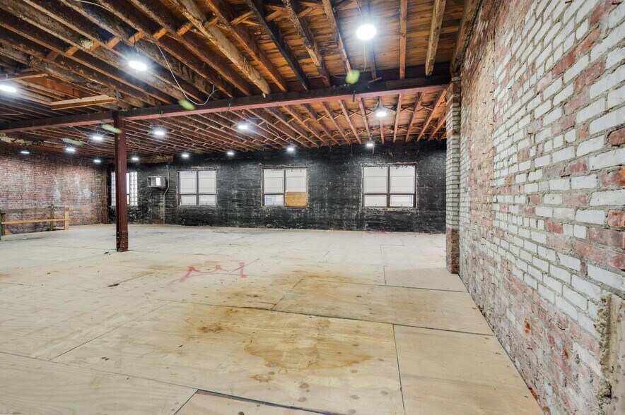 More Photos Of 1539 Covert St, Ridgewood Warehouse For Lease