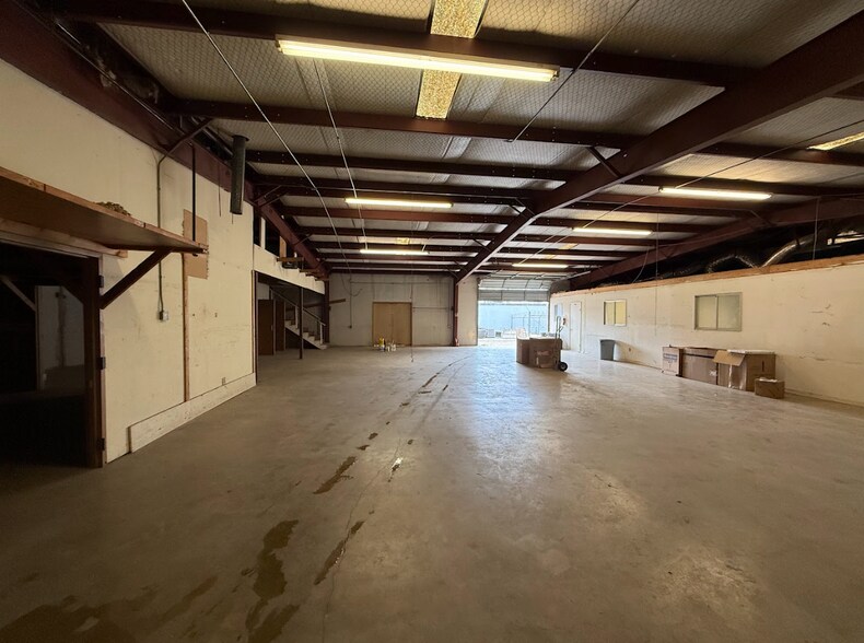 More Photos Of 6733 Burnet Ln, Austin Flex For Lease