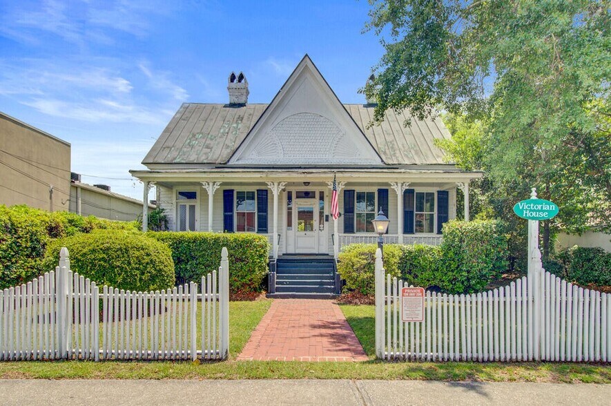 Primary Photo Of 117 S Cedar St, Summerville Office For Lease