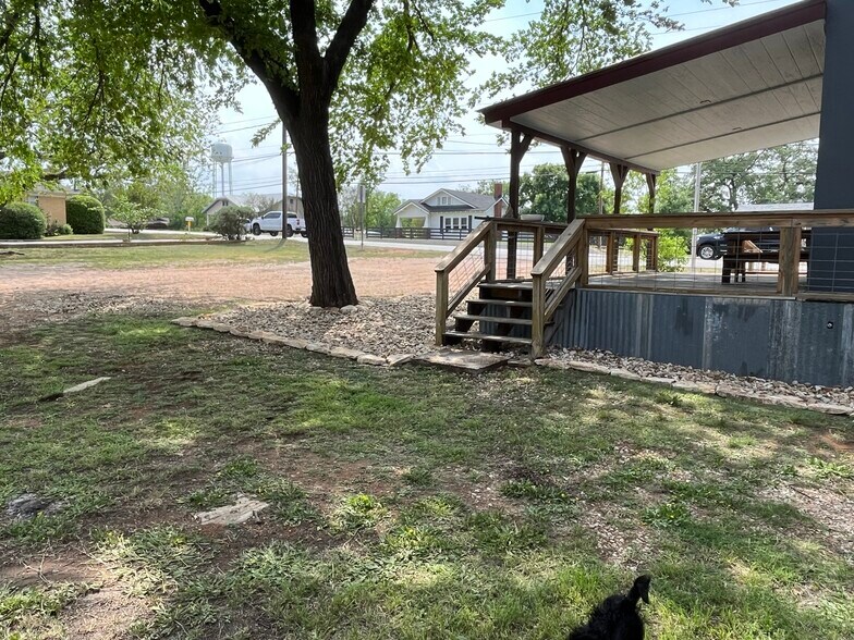 More Photos Of 1600 S Ford St, Llano Storefront Retail Office For Sale