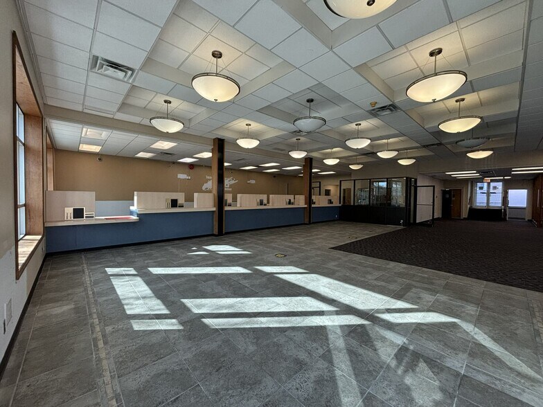 More Photos Of 1 W Main St, Smithtown Storefront Retail Office For Lease