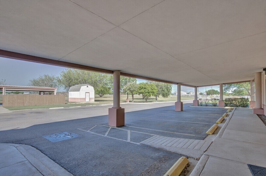 More Photos Of 4210 E Main Ave, Alton Office For Sale