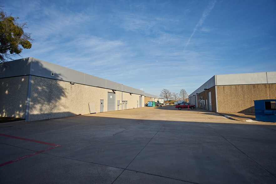 More Photos Of 8422-8428 Sterling St, Irving Unknown For Lease