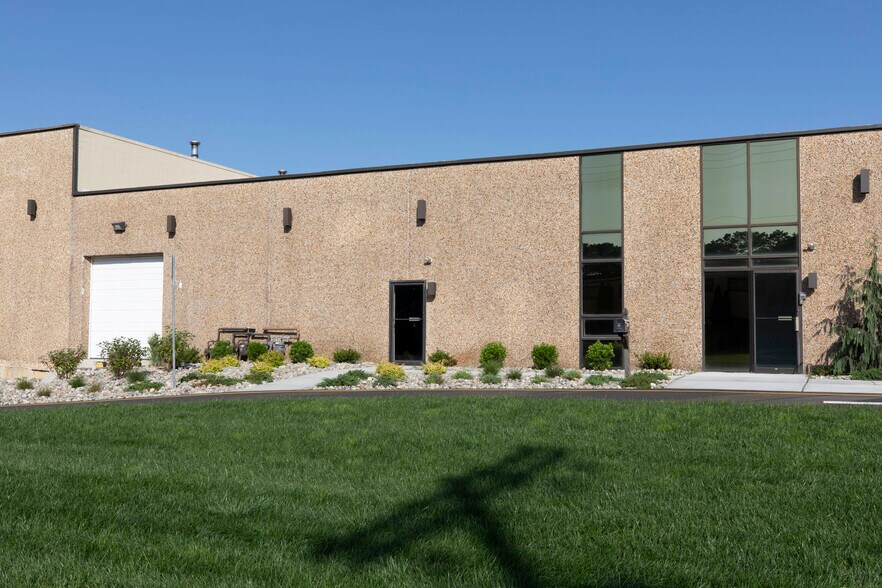 More Photos Of 1106 Industrial Parkway, Brick Warehouse For Lease