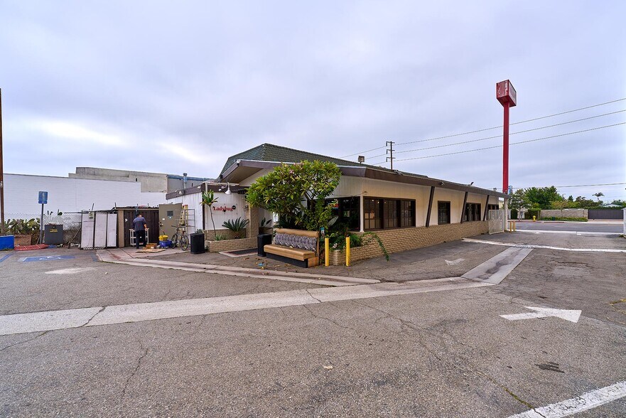 More Photos Of 15926 S Western Ave, Gardena Restaurant For Sale