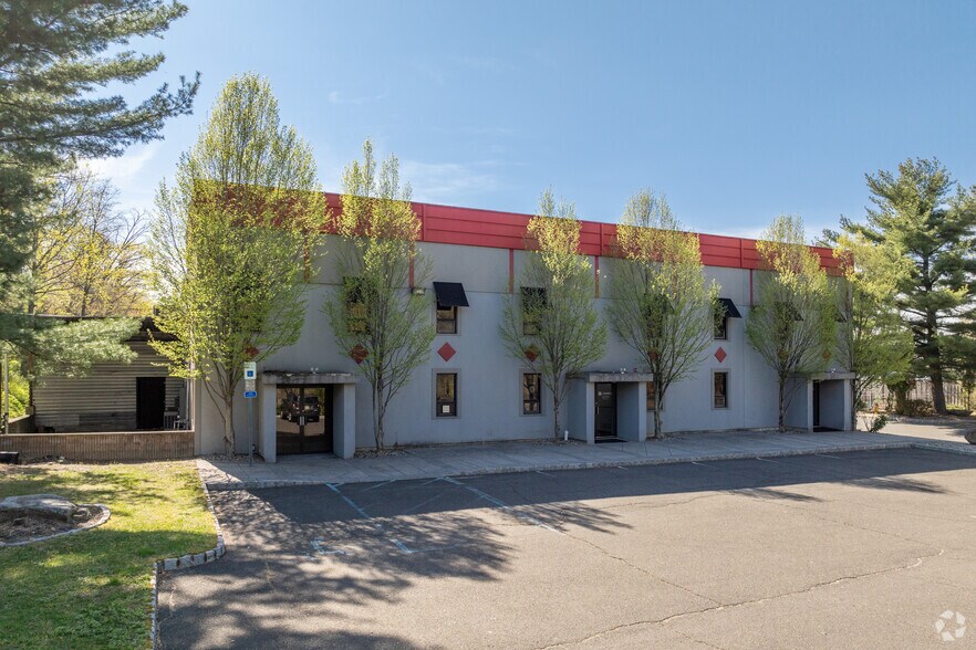 More Photos Of 173 Amboy Rd, Morganville Warehouse For Lease