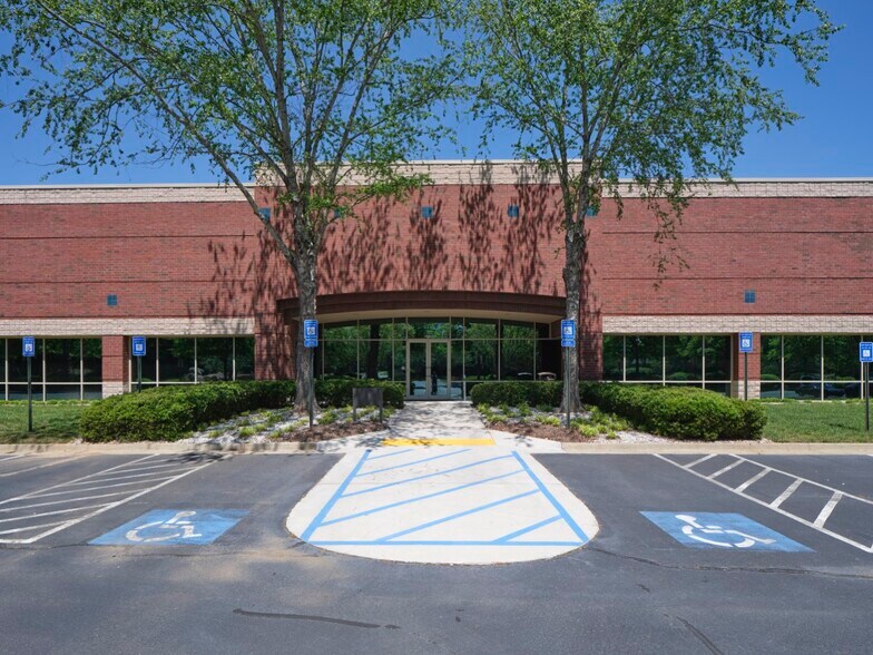 More Photos Of 4000 Johns Creek Ct, Suwanee Research And Development For Lease