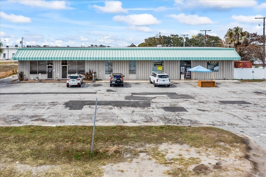 More Photos Of 95-99 S Plumosa St, Merritt Island General Retail For Sale