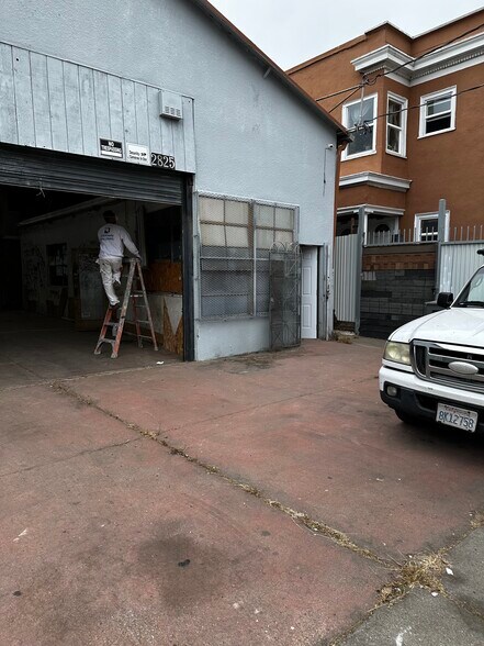 More Photos Of 2825 West St, Emeryville Warehouse For Sale