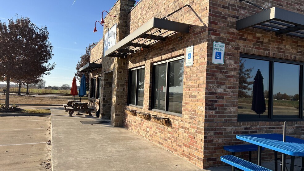 More Photos Of 1107 NW 32nd St, Newcastle Restaurant For Sale
