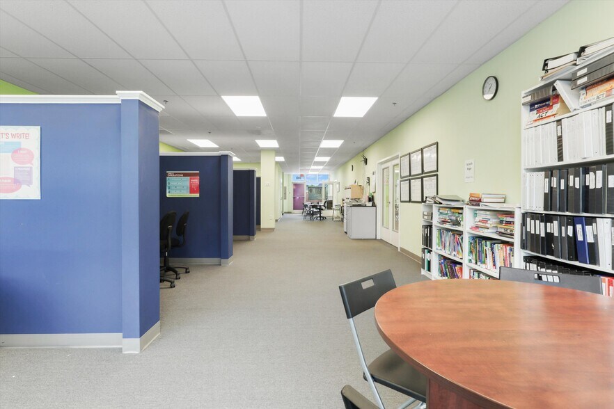 More Photos Of 43053 Pemberton Sq, Chantilly Unknown For Lease