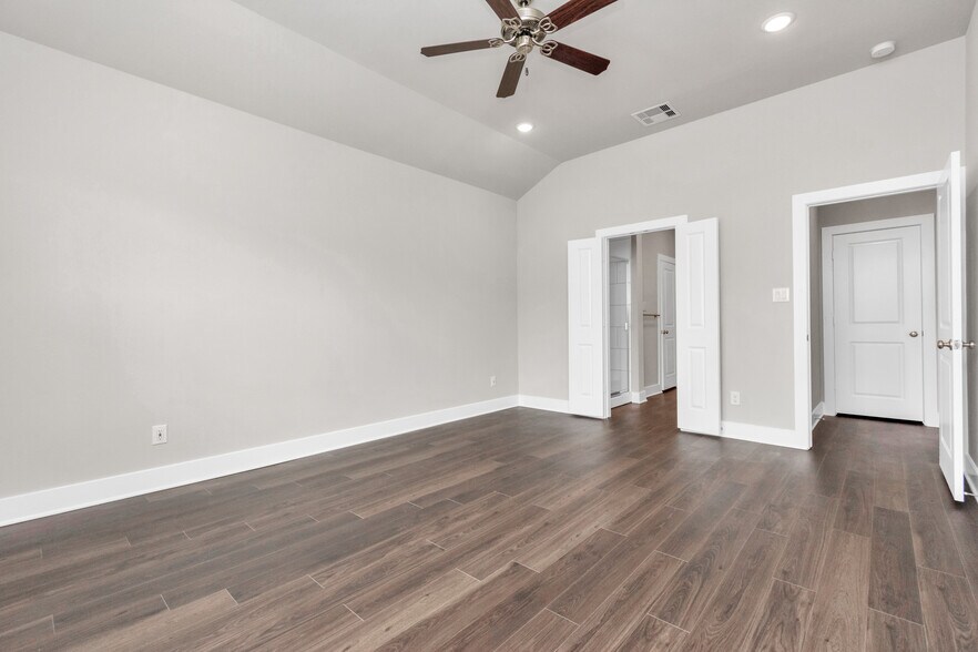 More Photos Of 10603 CASCADE CREEK DR, Rosharon Multifamily For Sale