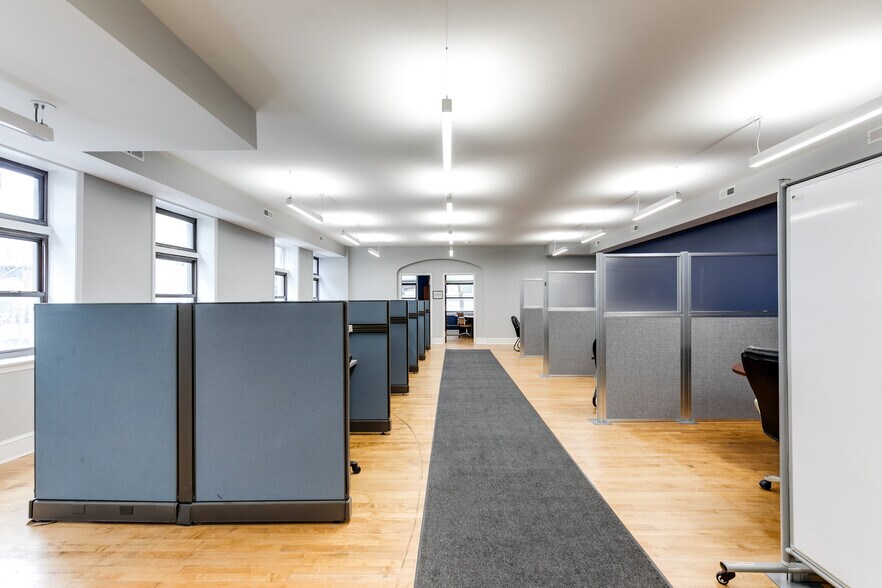 More Photos Of 424 E Grace St, Richmond Bank For Lease