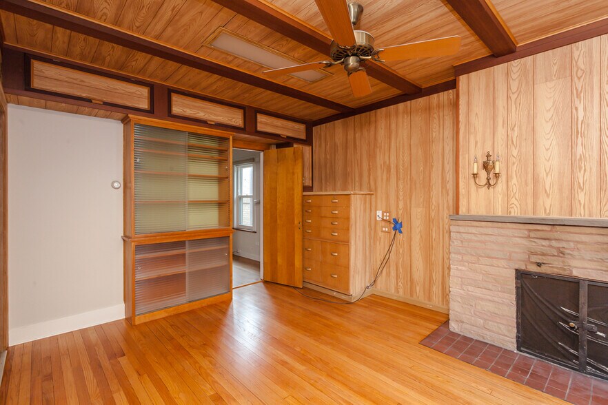 More Photos Of 2950 Central St, Evanston Storefront Retail Residential For Sale