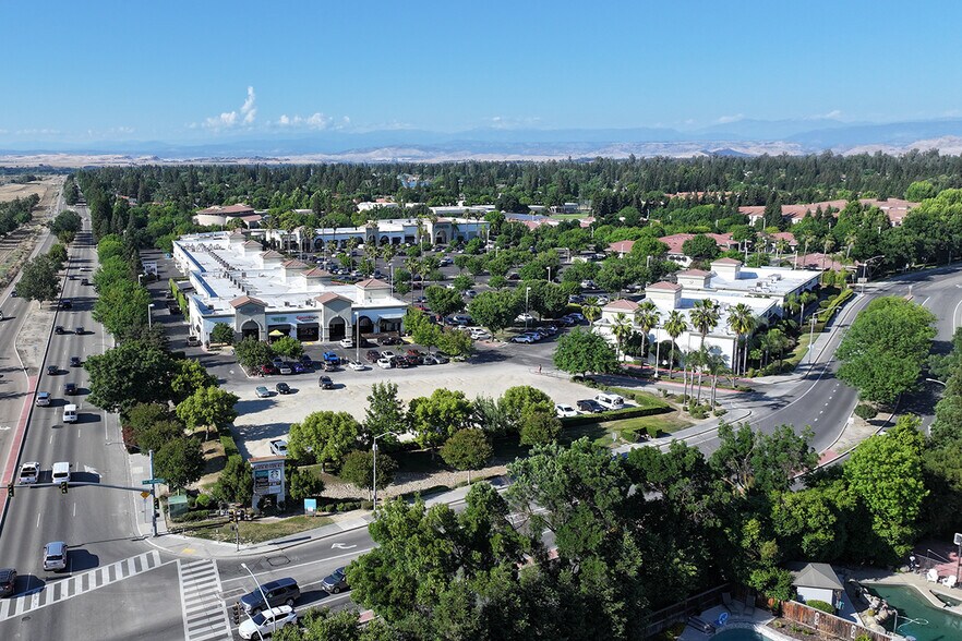 More Photos Of 9433-9447 N Fort Washington Rd, Fresno Unknown For Lease