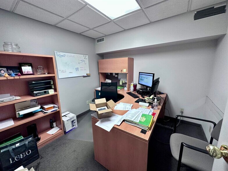 More Photos Of 347 Lake St, Sault Ste. Marie General Retail For Sale