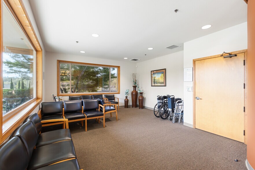 More Photos Of 277 Medical Loop, Roseburg Medical For Lease