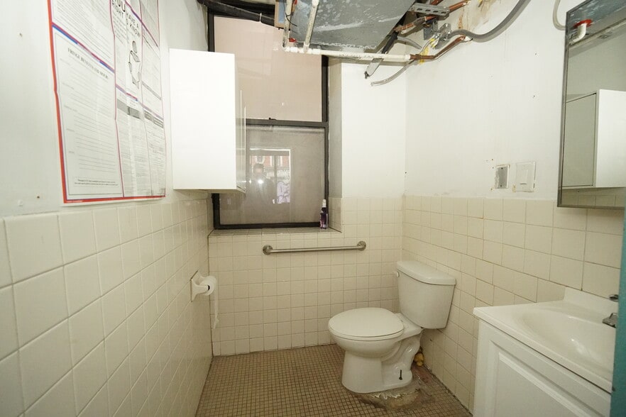 More Photos Of 129 Rivington St, New York Apartments For Lease