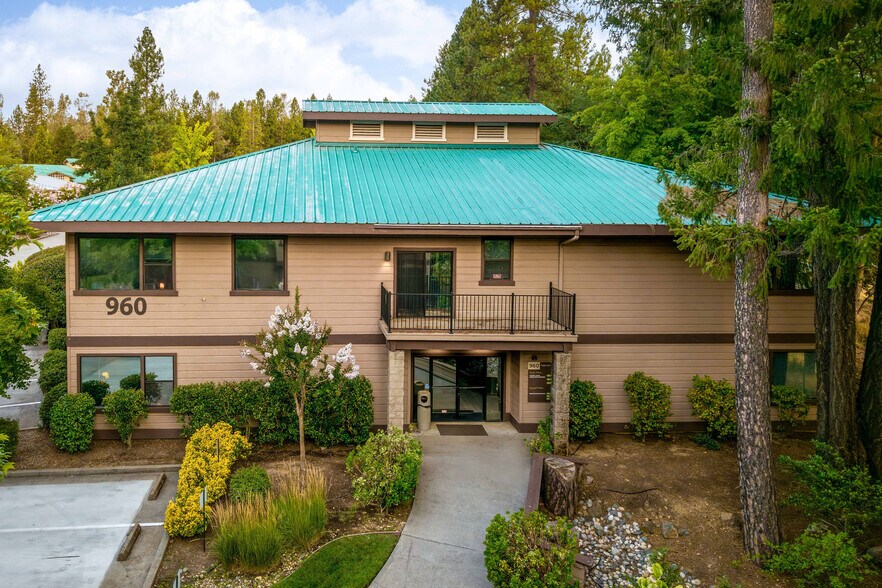 More Photos Of 944 McCourtney Rd, Grass Valley Unknown For Lease