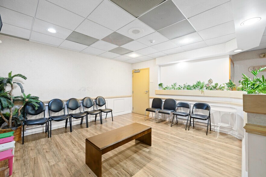 More Photos Of 3715 Main St, Bridgeport Medical For Sale