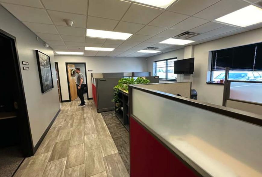 More Photos Of 8490 Seward Rd, Fairfield Warehouse For Lease